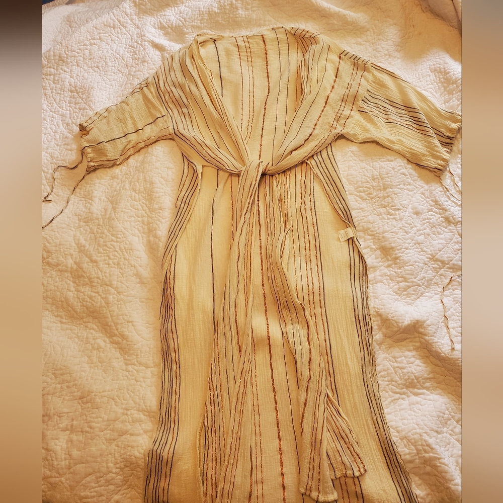 NWOT. The Handloom Nikki Tie Front Kimono